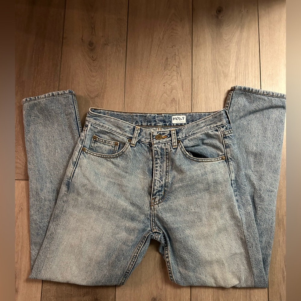 Mod. 9 Straight Leg Jeans